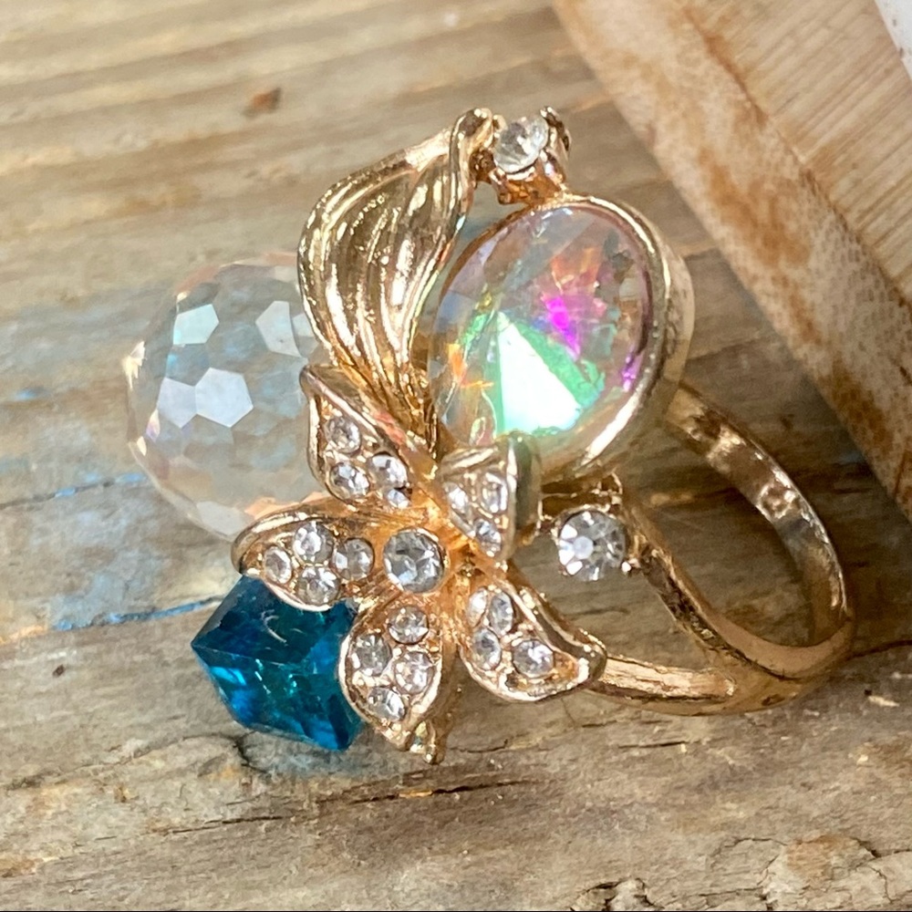 Beautiful Vintage Cluster Flower Ring with Blue and Clear Crystals (size 6.5)